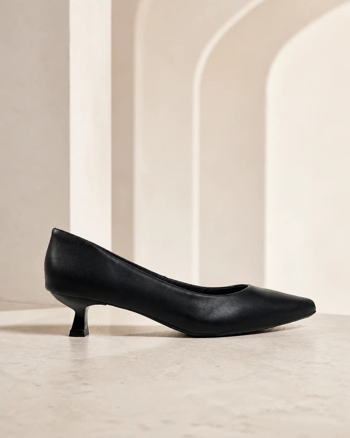 Scarpin LRW preto de salto 4 cm